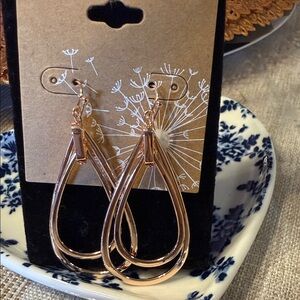 Elegant Gold Teardrop Earrings